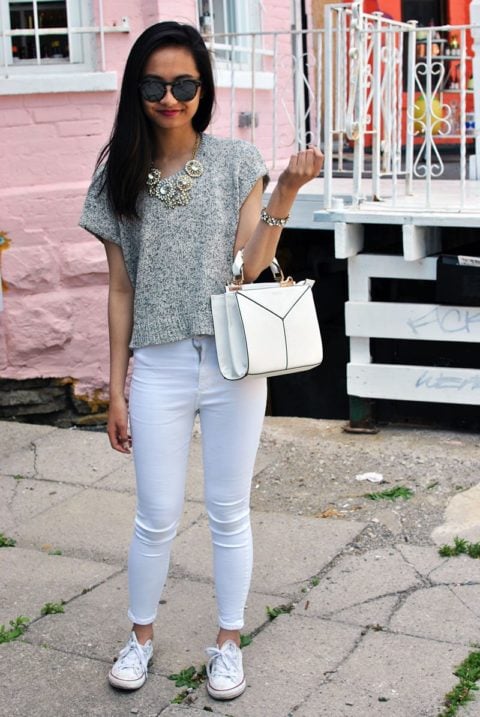 how-to-style-bags-adrienne-naval 最新の会社ニュース あらゆる用品類が付いているハンドバッグのスタイルを作る方法:12の様式のパネル公認の先端 3