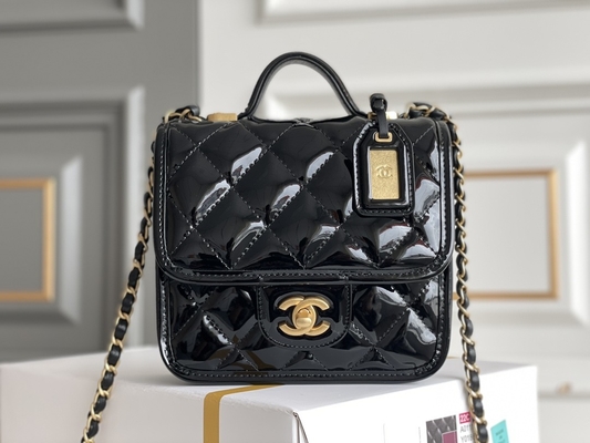 Chanel 22小型デザイナー財布の低下の折り返しが付いている黒い綴りの金の鎖