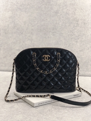 レトロの女性が付いているStyle小さいChanelのパテントの子牛革の買い物袋