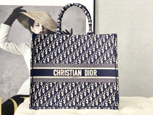 Diorの大きい斜めの刺繍のキャンバスの濃紺の決め付けられたショルダー・バッグのキリスト教の本