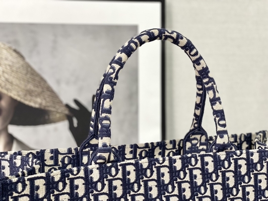 Diorの大きい斜めの刺繍のキャンバスの濃紺の決め付けられたショルダー・バッグのキリスト教の本