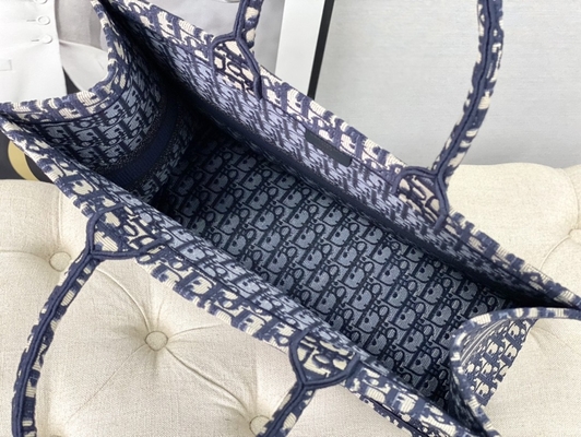 Diorの大きい斜めの刺繍のキャンバスの濃紺の決め付けられたショルダー・バッグのキリスト教の本