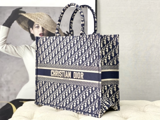 Diorの大きい斜めの刺繍のキャンバスの濃紺の決め付けられたショルダー・バッグのキリスト教の本