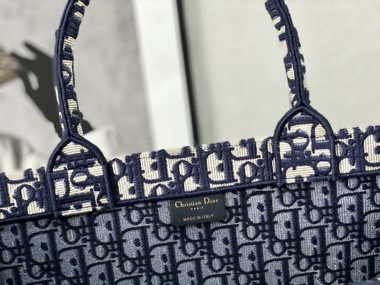 Diorの大きい斜めの刺繍のキャンバスの濃紺の決め付けられたショルダー・バッグのキリスト教の本