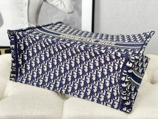 Diorの大きい斜めの刺繍のキャンバスの濃紺の決め付けられたショルダー・バッグのキリスト教の本