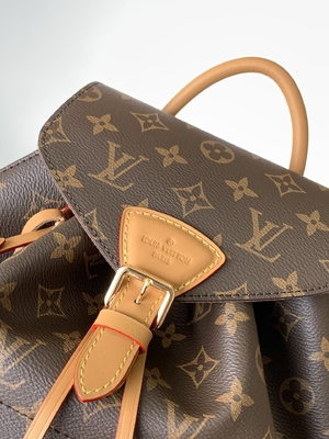 モノグラムの影の子牛革LV Montsouris PMのバックパックの取り外し可能な魅力