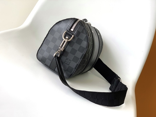 決め付けられた人のLV Keepall BandoulièRe 25のチェッカーボードのメッセンジャー袋