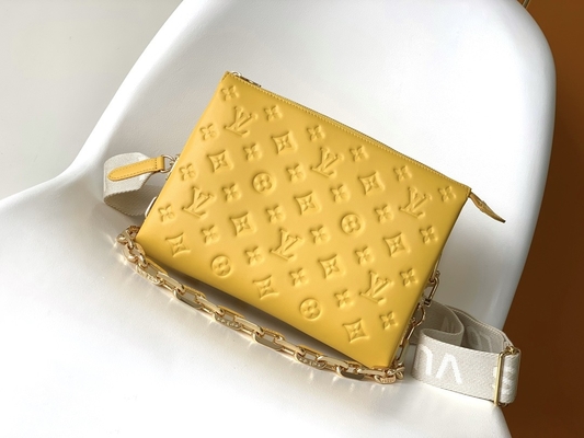 ヒマワリのモノグラムは注文の決め付けられた袋Coussin PMルイ・ヴィトンをふくらんでいるラムスキン浮彫りにした