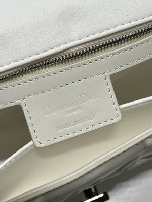 クリスチャン・ディオールの小型吊り鎖袋はハンドバッグCARO M9241銀行030を決め付けた