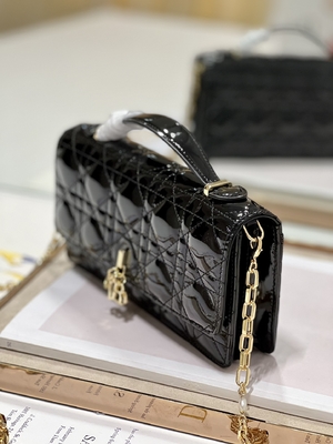 決め付けられたDior Patent Clutch Small女性真珠の黒フリップ閉鎖