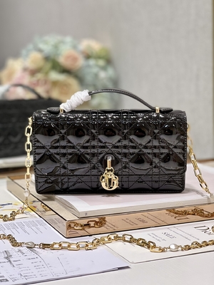 決め付けられたDior Patent Clutch Small女性真珠の黒フリップ閉鎖
