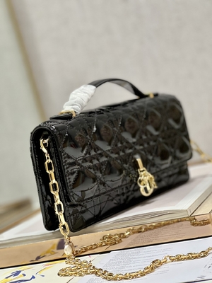 決め付けられたDior Patent Clutch Small女性真珠の黒フリップ閉鎖