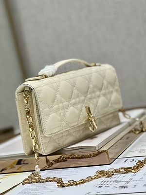 決め付けられたDior Patent Clutch Small女性真珠の黒フリップ閉鎖