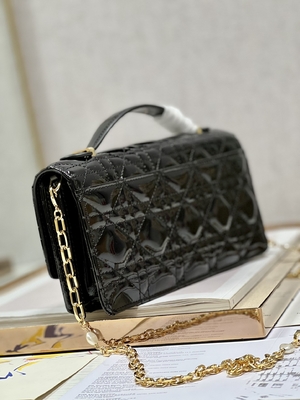 決め付けられたDior Patent Clutch Small女性真珠の黒フリップ閉鎖