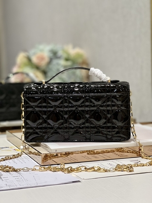 決め付けられたDior Patent Clutch Small女性真珠の黒フリップ閉鎖