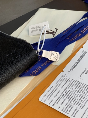 黒いNoir財布のデザイナー ルイ・ヴィトンPochette Jour GM Cuir Taurillonの革