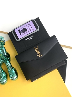 浮彫りにされたSt Laurent お気に入りは袋のアップタウンを革Clutch Grain De Poudreと決め付けた