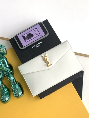 浮彫りにされたSt Laurent お気に入りは袋のアップタウンを革Clutch Grain De Poudreと決め付けた