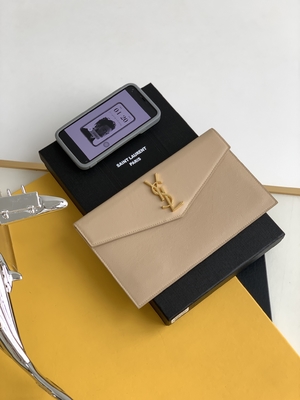浮彫りにされたSt Laurent お気に入りは袋のアップタウンを革Clutch Grain De Poudreと決め付けた