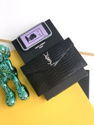 浮彫りにされたSt Laurent お気に入りは袋のアップタウンを革Clutch Grain De Poudreと決め付けた