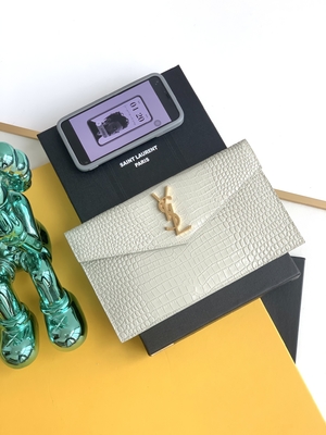 浮彫りにされたSt Laurent お気に入りは袋のアップタウンを革Clutch Grain De Poudreと決め付けた