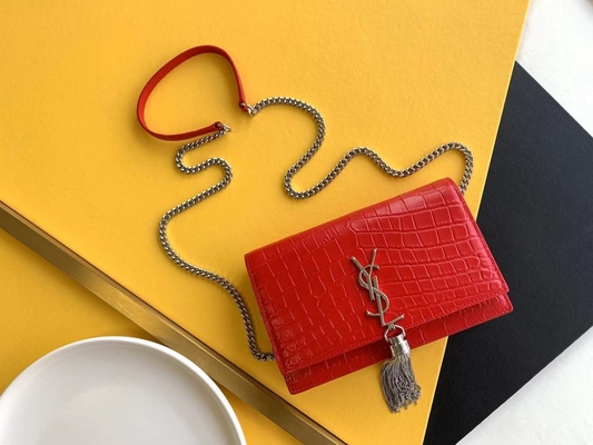 Kateの中型のふさ赤いYSL St Laurent Wocのジッパーの閉鎖