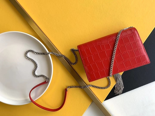 Kateの中型のふさ赤いYSL St Laurent Wocのジッパーの閉鎖