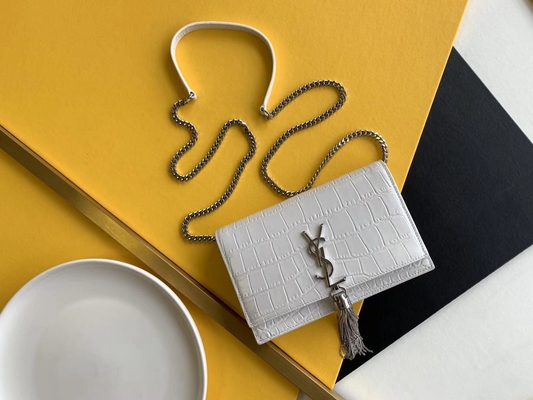 Kateの中型のふさ赤いYSL St Laurent Wocのジッパーの閉鎖