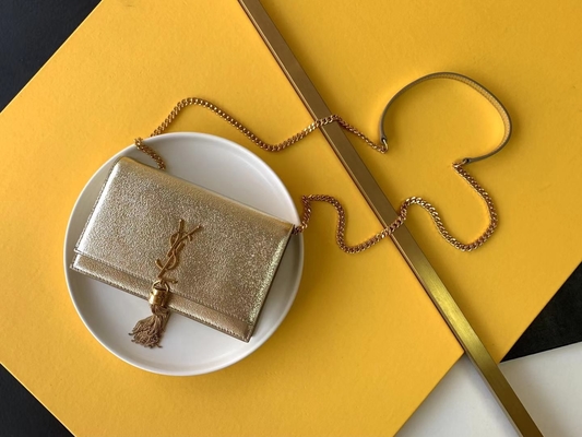 Kateの中型のふさ赤いYSL St Laurent Wocのジッパーの閉鎖