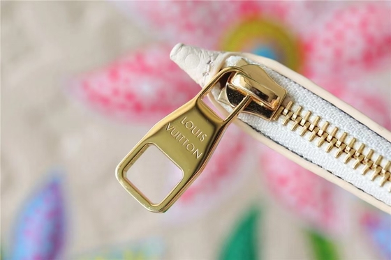 党は女性を花の象眼が付いているハンドバッグのNeverfull MMのモノグラムEmpreinteと決め付けた