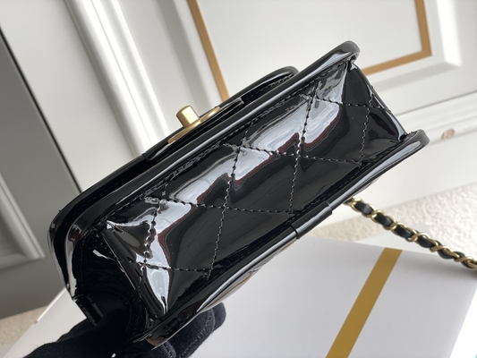 Chanel 22小型デザイナー財布の低下の折り返しが付いている黒い綴りの金の鎖
