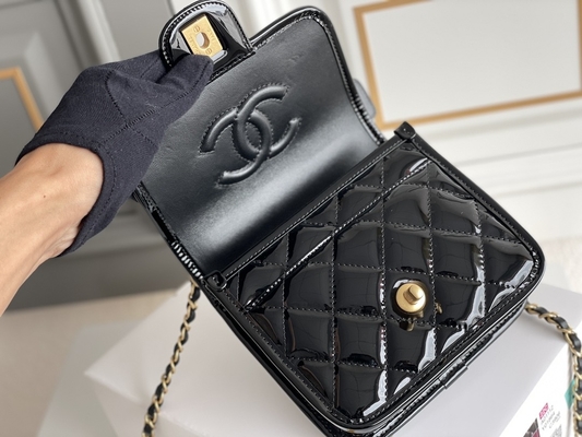 Chanel 22小型デザイナー財布の低下の折り返しが付いている黒い綴りの金の鎖