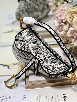 3つの内部のポケットが付いている女性の刺繍のDiorのサドルの吊り鎖袋のパッチワーク25cm