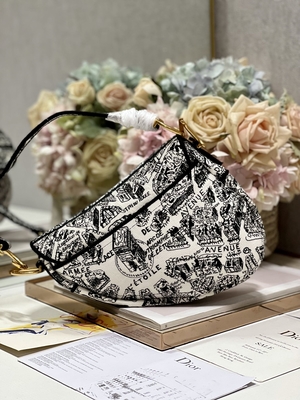 3つの内部のポケットが付いている女性の刺繍のDiorのサドルの吊り鎖袋のパッチワーク25cm