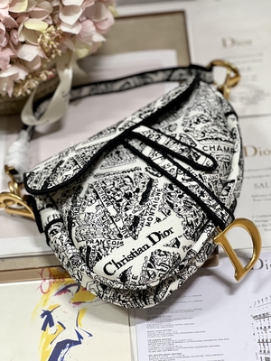 3つの内部のポケットが付いている女性の刺繍のDiorのサドルの吊り鎖袋のパッチワーク25cm