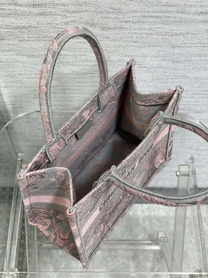 クリスチャン・ディオール小さいBooktoteのピンクおよびGray Toile De Jouy Sauvageの刺繍