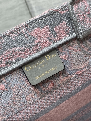 クリスチャン・ディオール小さいBooktoteのピンクおよびGray Toile De Jouy Sauvageの刺繍