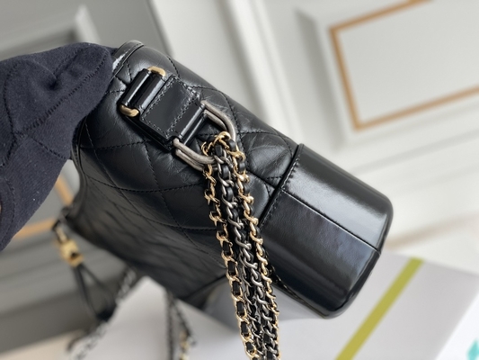 前に所有されたChanel Gabrielleのショルダー・バッグのルンペンのハンドバッグの子牛革