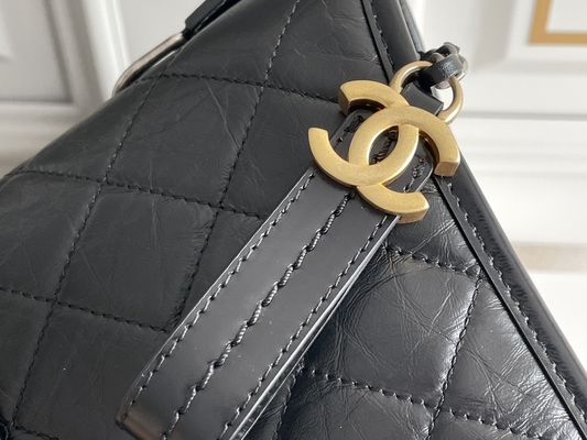 前に所有されたChanel Gabrielleのショルダー・バッグのルンペンのハンドバッグの子牛革