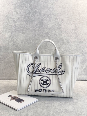 30cm 23P Chanelドーヴィルのトート バックの白いEcruの黒の縞
