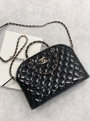 レトロの女性が付いているStyle小さいChanelのパテントの子牛革の買い物袋