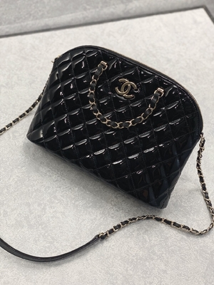 レトロの女性が付いているStyle小さいChanelのパテントの子牛革の買い物袋