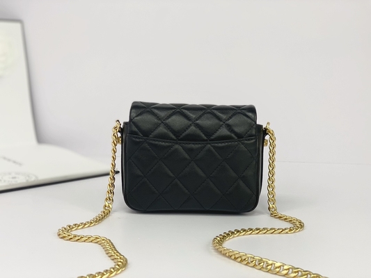 黒いLambskinの革決め付けられたメッセンジャー袋のChanelの折り返しの電話ホールダー