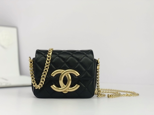 黒いLambskinの革決め付けられたメッセンジャー袋のChanelの折り返しの電話ホールダー