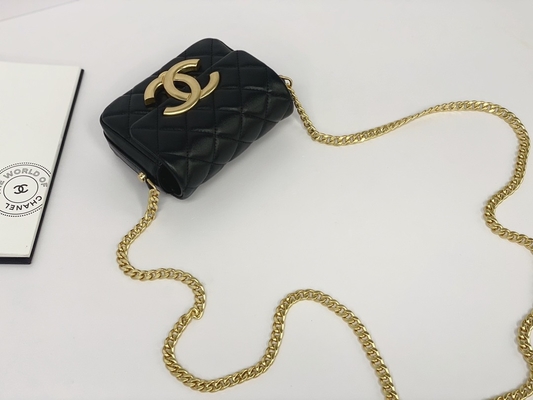 黒いLambskinの革決め付けられたメッセンジャー袋のChanelの折り返しの電話ホールダー