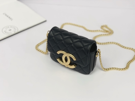 黒いLambskinの革決め付けられたメッセンジャー袋のChanelの折り返しの電話ホールダー