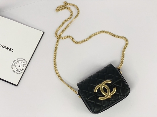 黒いLambskinの革決め付けられたメッセンジャー袋のChanelの折り返しの電話ホールダー