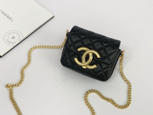 黒いLambskinの革決め付けられたメッセンジャー袋のChanelの折り返しの電話ホールダー