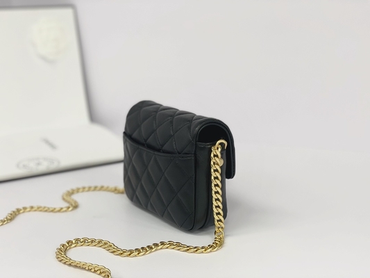 黒いLambskinの革決め付けられたメッセンジャー袋のChanelの折り返しの電話ホールダー
