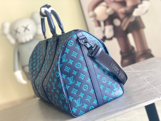 大きい決め付けられた人の袋のKeepall BANDOULIÈRE 50青いボストンの袋